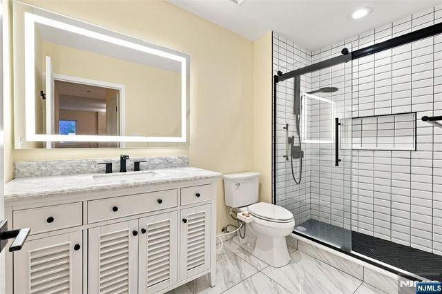 399 11th Street 206, Palisades Park, NJ 07650