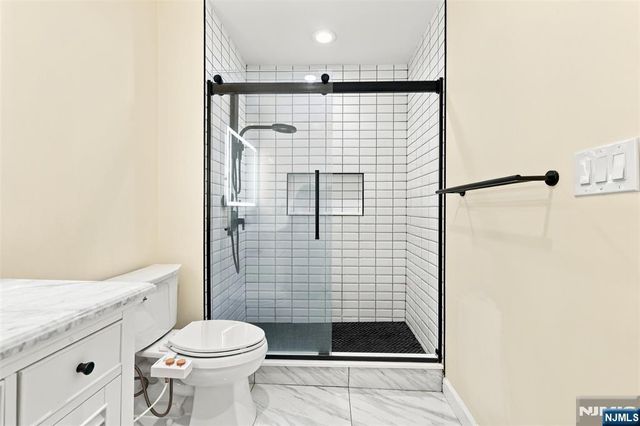 399 11th Street 206, Palisades Park, NJ 07650