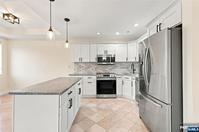 399 11th Street 206, Palisades Park, NJ 07650