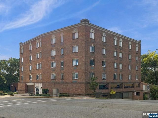 399 11th Street 206, Palisades Park, NJ 07650
