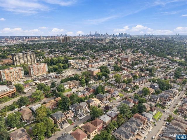 399 11th Street 206, Palisades Park, NJ 07650