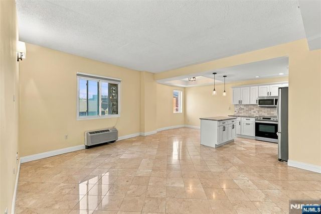 399 11th Street 206, Palisades Park, NJ 07650