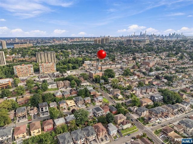 399 11th Street 206, Palisades Park, NJ 07650