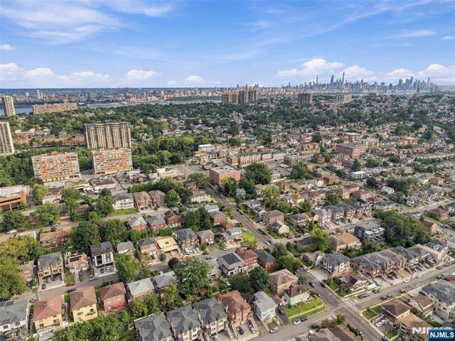 399 11th Street 206, Palisades Park, NJ 07650
