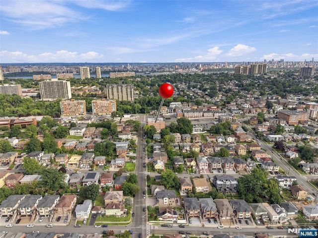 399 11th Street 206, Palisades Park, NJ 07650