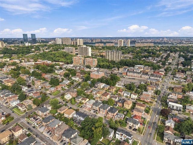 399 11th Street 206, Palisades Park, NJ 07650