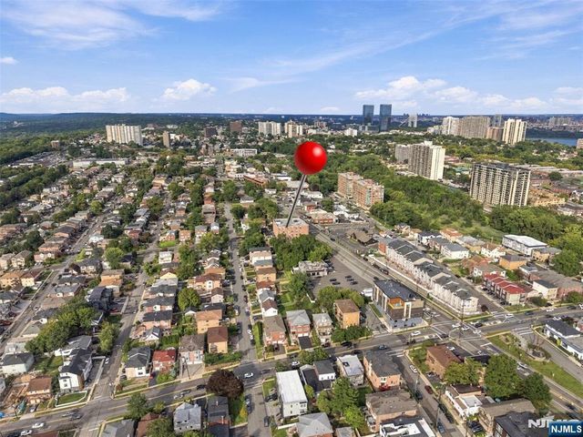 399 11th Street 206, Palisades Park, NJ 07650