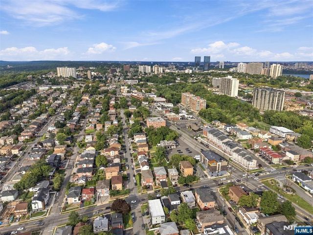 399 11th Street 206, Palisades Park, NJ 07650