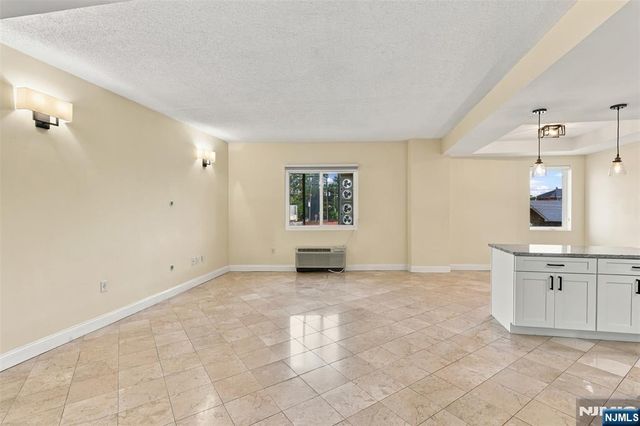 399 11th Street 206, Palisades Park, NJ 07650