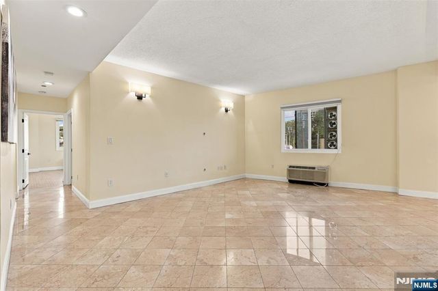 399 11th Street 206, Palisades Park, NJ 07650