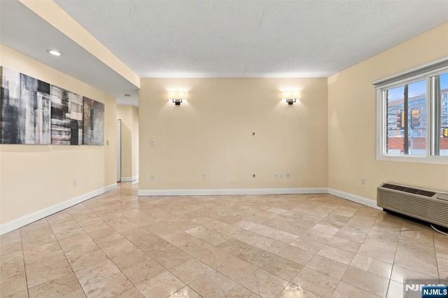 399 11th Street 206, Palisades Park, NJ 07650