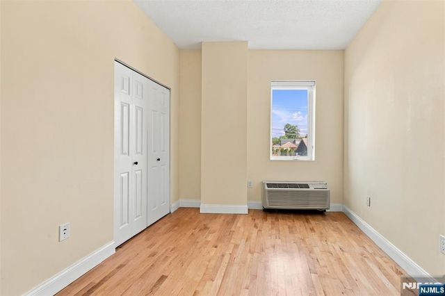 399 11th Street 206, Palisades Park, NJ 07650