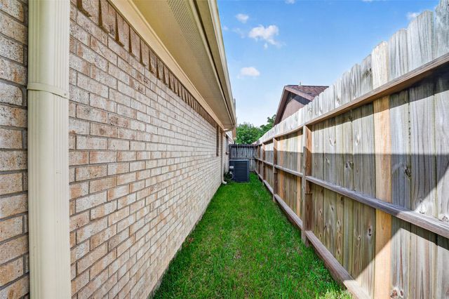 10602 Sagewind Drive, Houston, TX 77089
