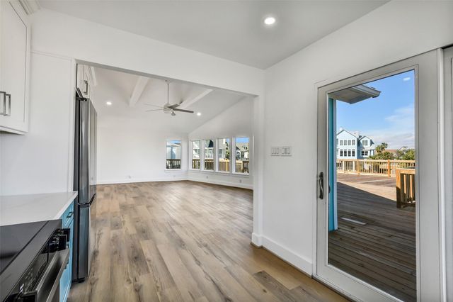 1326 Hawaii Drive, Tiki Island, TX 77554