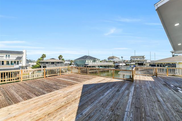 1326 Hawaii Drive, Tiki Island, TX 77554