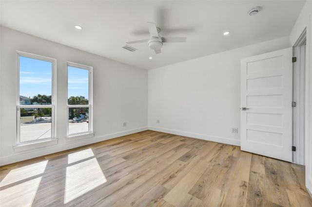 1326 Hawaii Drive, Tiki Island, TX 77554