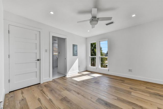 1326 Hawaii Drive, Tiki Island, TX 77554