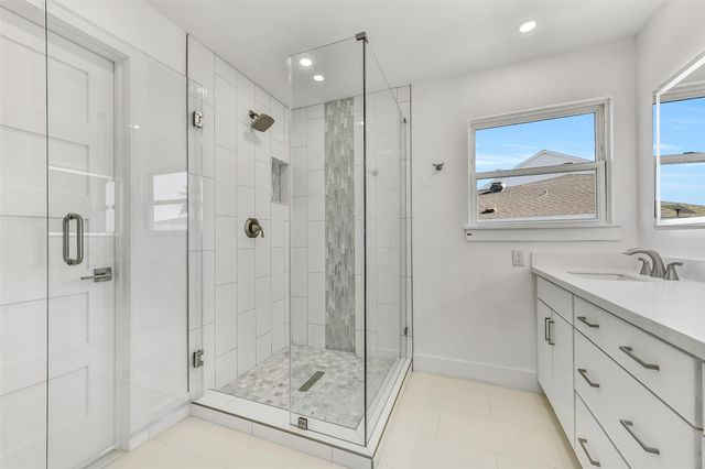 1326 Hawaii Drive, Tiki Island, TX 77554