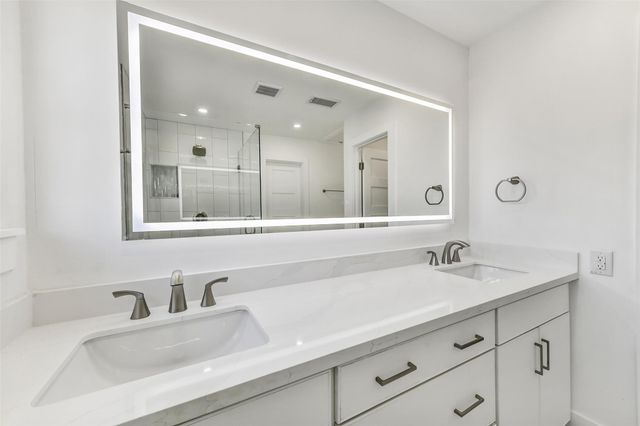 1326 Hawaii Drive, Tiki Island, TX 77554