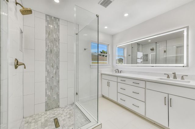 1326 Hawaii Drive, Tiki Island, TX 77554