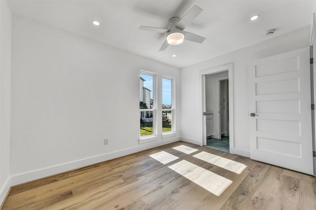 1326 Hawaii Drive, Tiki Island, TX 77554