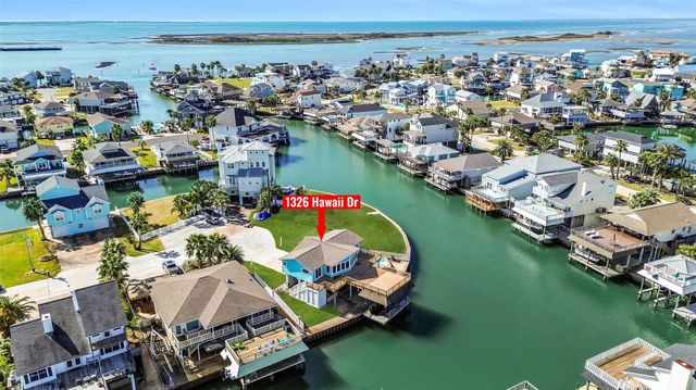 1326 Hawaii Drive, Tiki Island, TX 77554