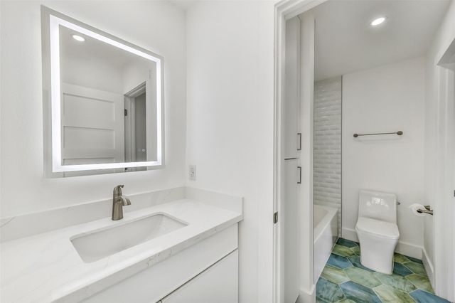 1326 Hawaii Drive, Tiki Island, TX 77554