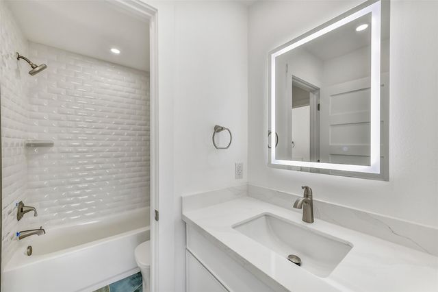 1326 Hawaii Drive, Tiki Island, TX 77554