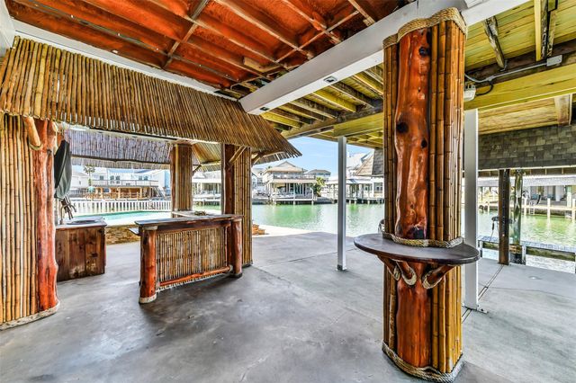 1326 Hawaii Drive, Tiki Island, TX 77554