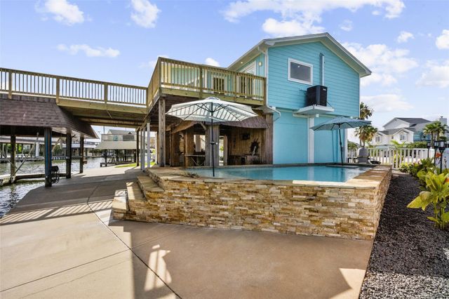 1326 Hawaii Drive, Tiki Island, TX 77554