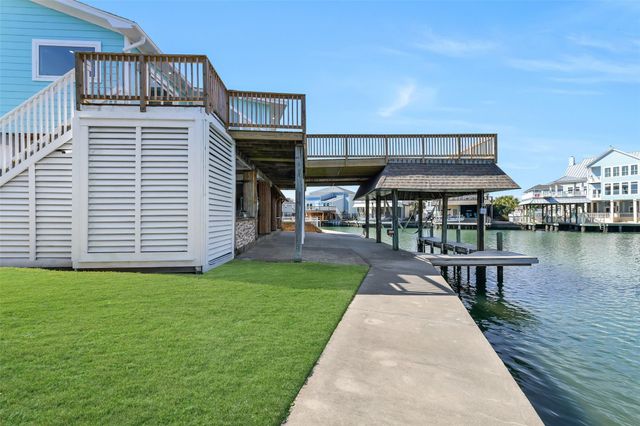 1326 Hawaii Drive, Tiki Island, TX 77554