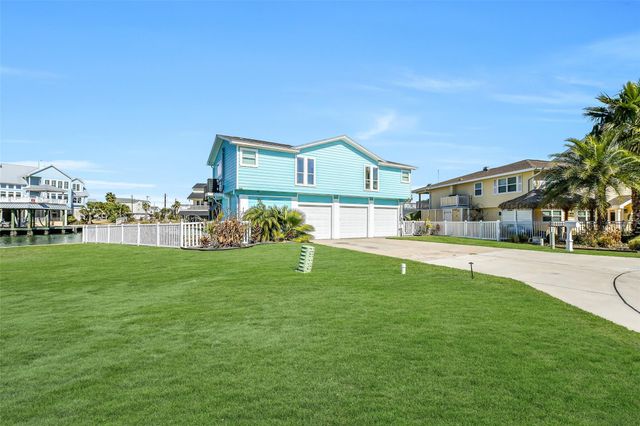 1326 Hawaii Drive, Tiki Island, TX 77554