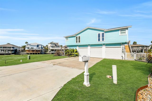 1326 Hawaii Drive, Tiki Island, TX 77554