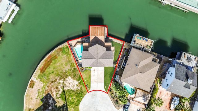 1326 Hawaii Drive, Tiki Island, TX 77554
