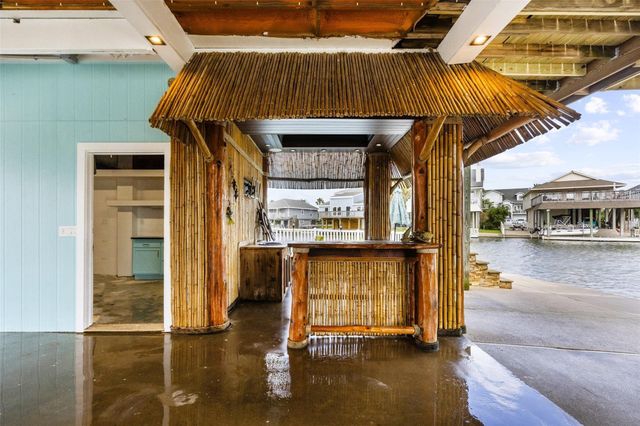 1326 Hawaii Drive, Tiki Island, TX 77554