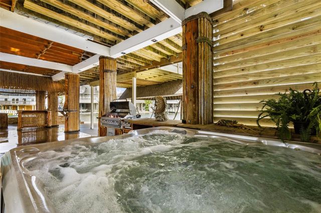 1326 Hawaii Drive, Tiki Island, TX 77554