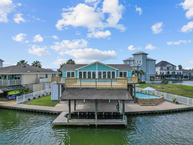 1326 Hawaii Drive, Tiki Island, TX 77554