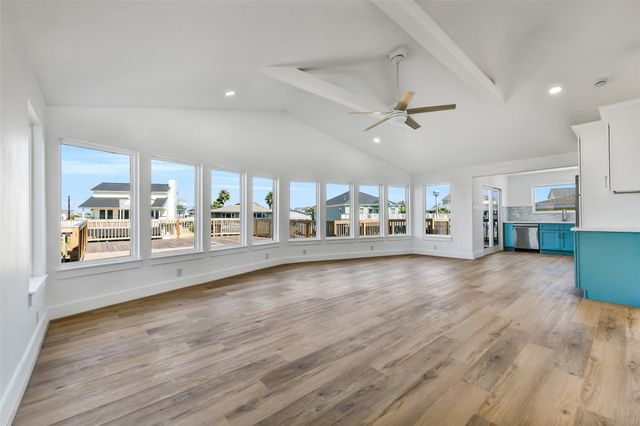 1326 Hawaii Drive, Tiki Island, TX 77554