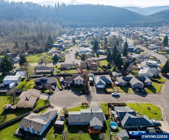 2968 Kalmia Ct, Sweet Home, OR 97386