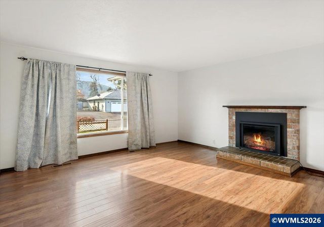 2968 Kalmia Ct, Sweet Home, OR 97386