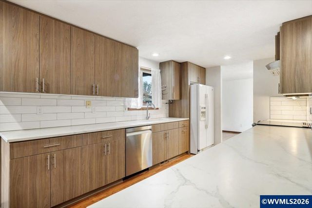 2968 Kalmia Ct, Sweet Home, OR 97386