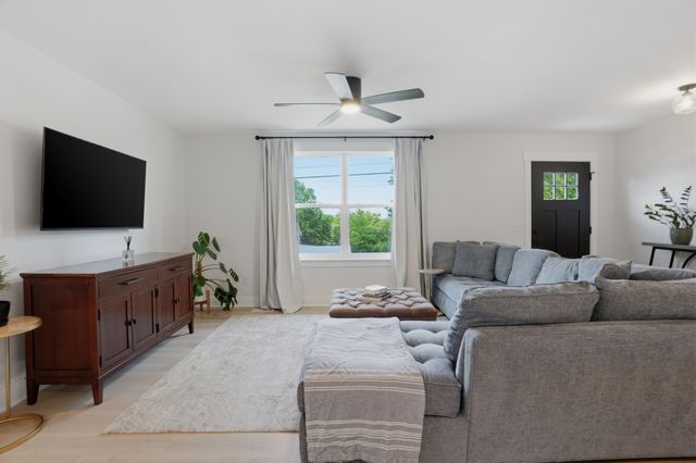 628 Maplewood Ln, Nashville, TN 37216