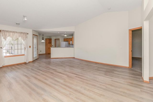 7672 Palisades Avenue NE, Elk River, MN 55330