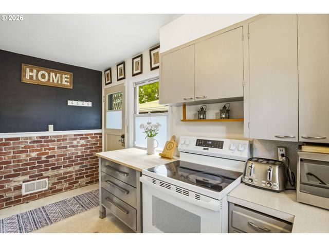 2507 N FARRAGUT St, Portland, OR 97217