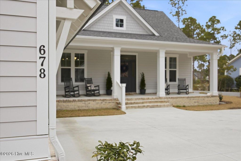 678 Breezewood Drive SE, Bolivia, NC 28422