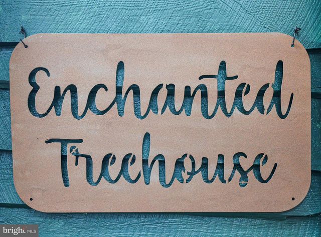 35 S LAKE DR, Lake Harmony, PA 18624