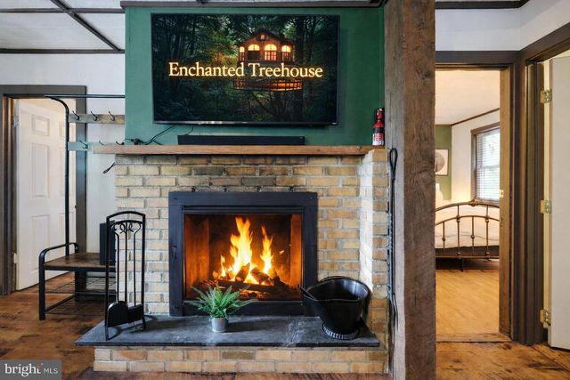 35 S LAKE DR, Lake Harmony, PA 18624