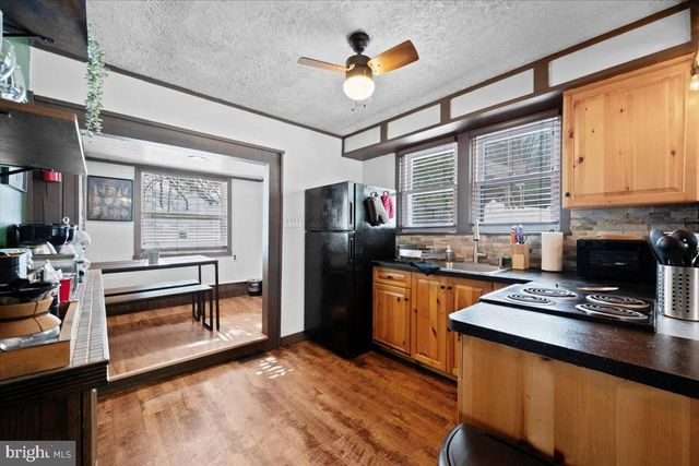 35 S LAKE DR, Lake Harmony, PA 18624