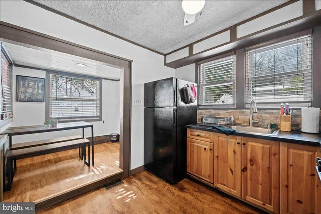 35 S LAKE DR, Lake Harmony, PA 18624