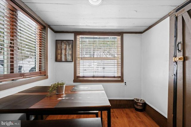 35 S LAKE DR, Lake Harmony, PA 18624